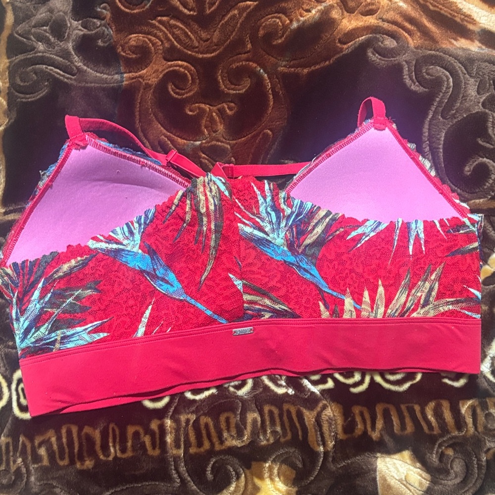 PINK Victoria's Secret Red and Blue Lace Bra - Picture 2 of 3